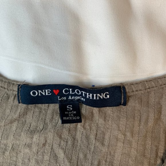 ONE CLOTHING V-neck Crop-top Size S - Picture 2 of 3